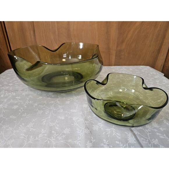 Vintage Anchor Hocking Glass Chip & Dip Bowl Set Green Glass RETRO 9.5" & 5" - Picture 1 of 10
